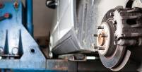 KFZ-Bremsscheibe bei der Reparatur