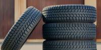 Stapel professioneller Autoreifen